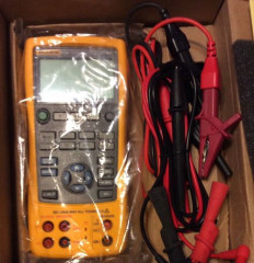Калибратор температуры Fluke 724